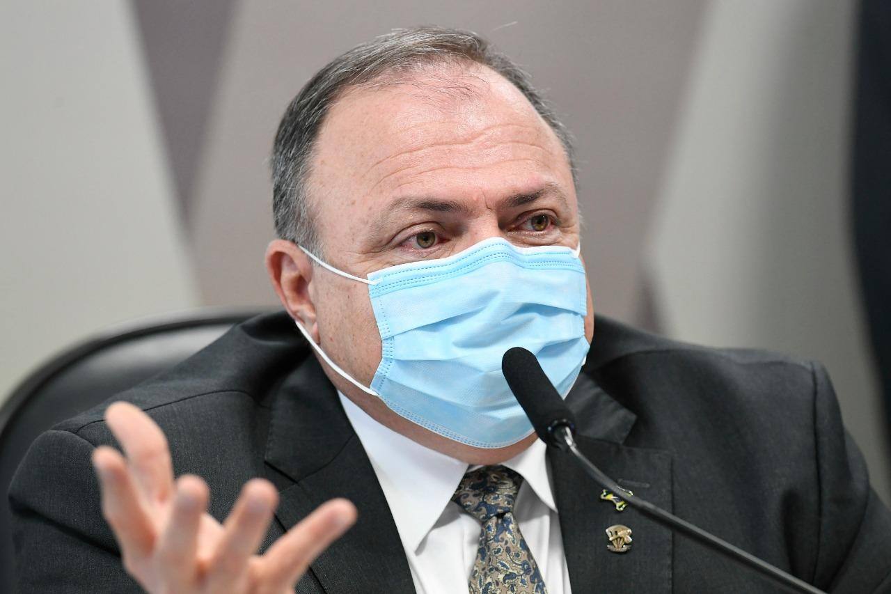 Pazuello culpa White Martins e governo do Amazonas por crise de oxigênio 