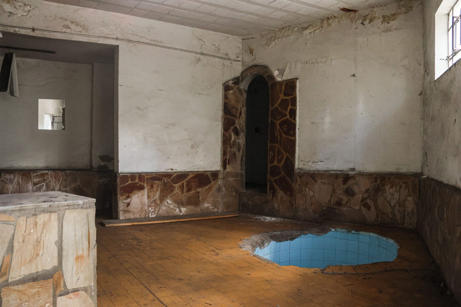 Prédio tem espaços com isolamento acústico que, conforme pesquisadora, dá indícios do que ocorreria na época da ditadura militar. Passe para o lado para ver todas as fotos.