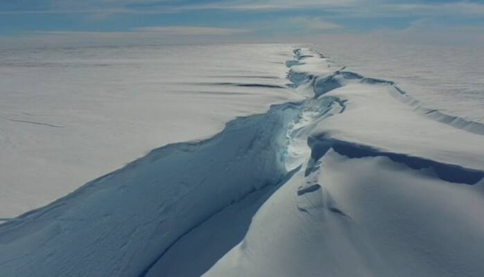 Bloco de gelo se desprende de plataforma na Antártica