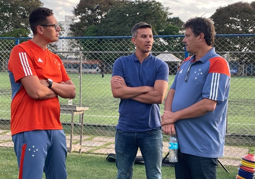 Henrique ao lado de Adilson Batista, hoje diretor na Raposa