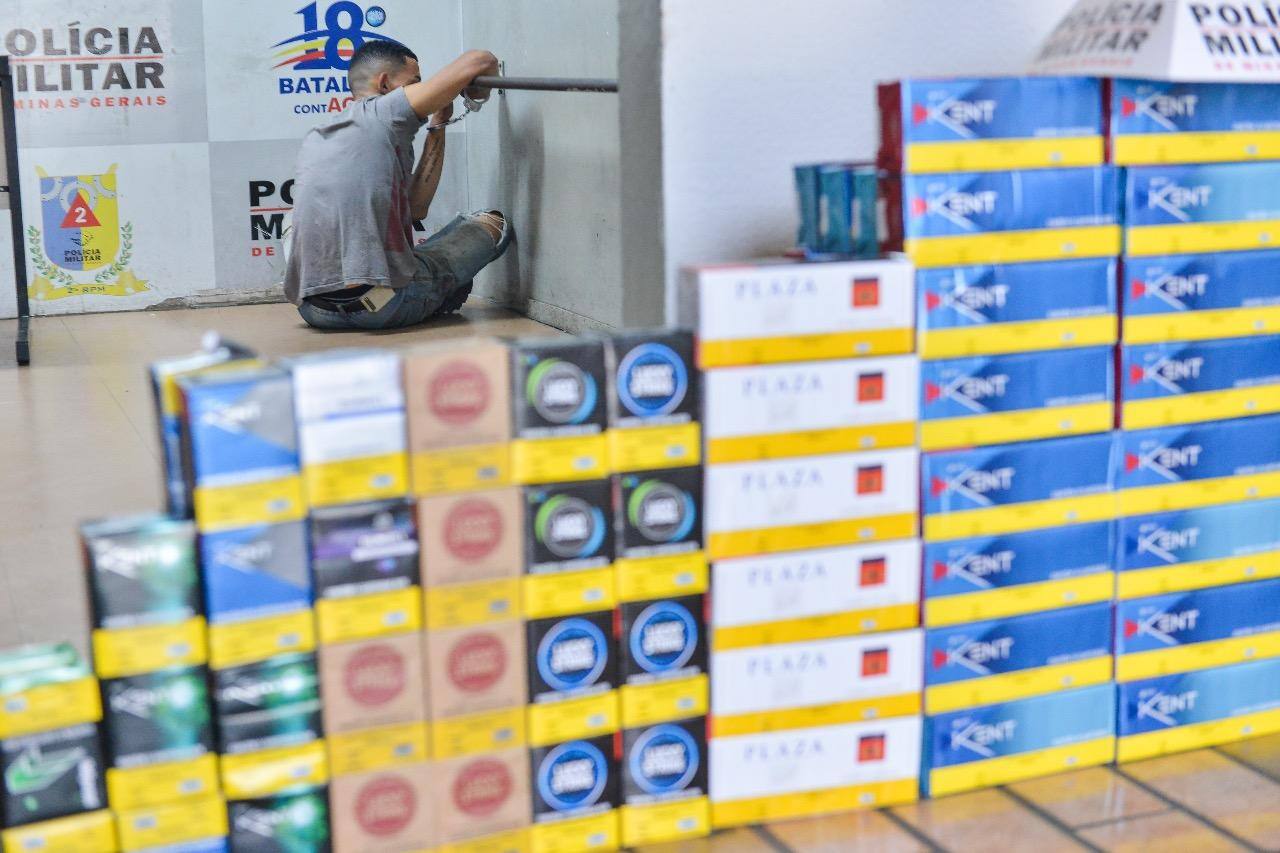 Carga roubada de cigarro é apreendida em Contagem