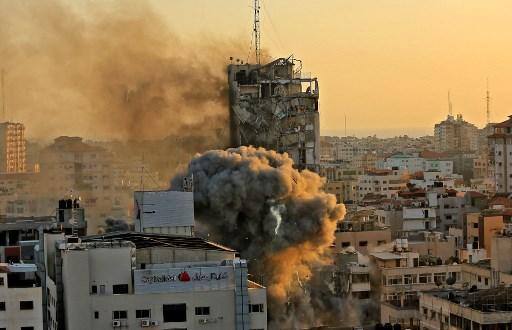 Imagem mostra escombros após ataque do exército israelense na Faixa de Gaza