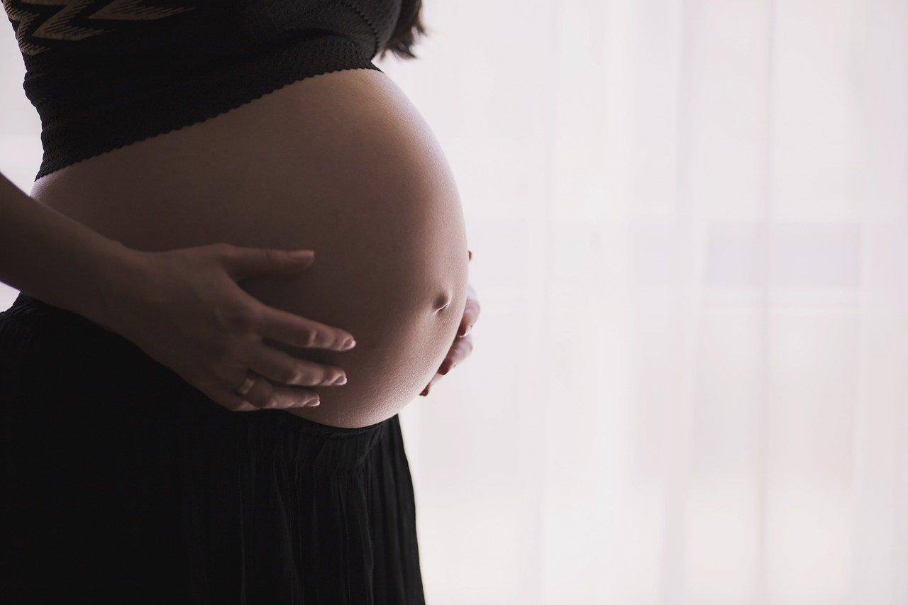 Estudo indica possibilidade de transmissão do coronavírus durante a gravidez