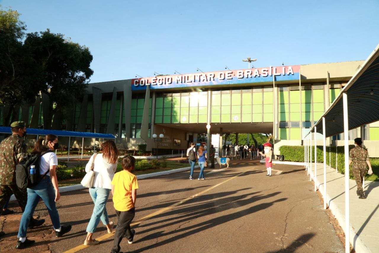 Entrada do Colégio Militar de Brasília, onde Laura Bolsonaro vai cursar o 6º ano em 2022