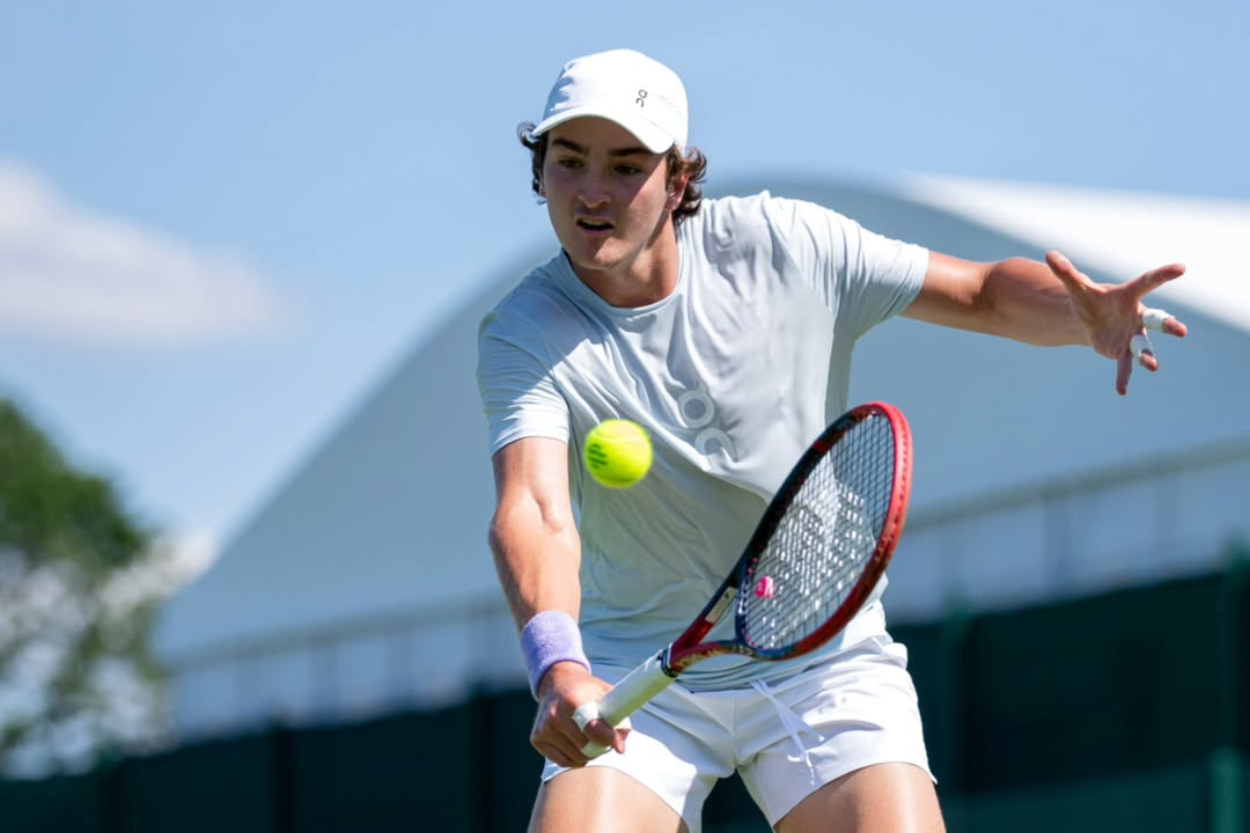 João Fonseca em ação em Wimbledon