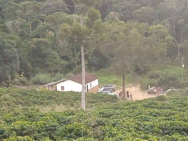 Corpos foram localizados em uma área de mata em Santa Luzia, distrito de Caratinga