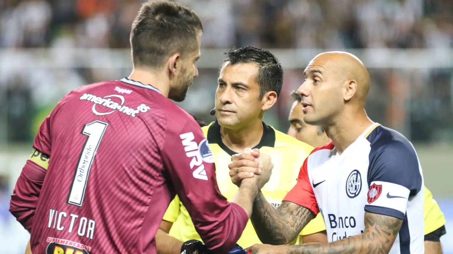 No último confronto entre as equipes, disputado no Independência, o hoje diretor Victor era o goleiro do Atlético