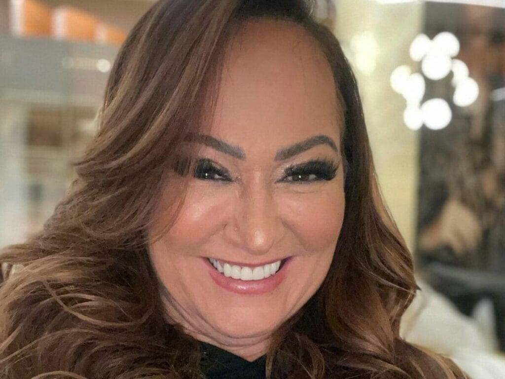 Nadine Gonçalves, mãe de Neymar, surge de biquíni na banheira e celebra aniversário de 57 anos