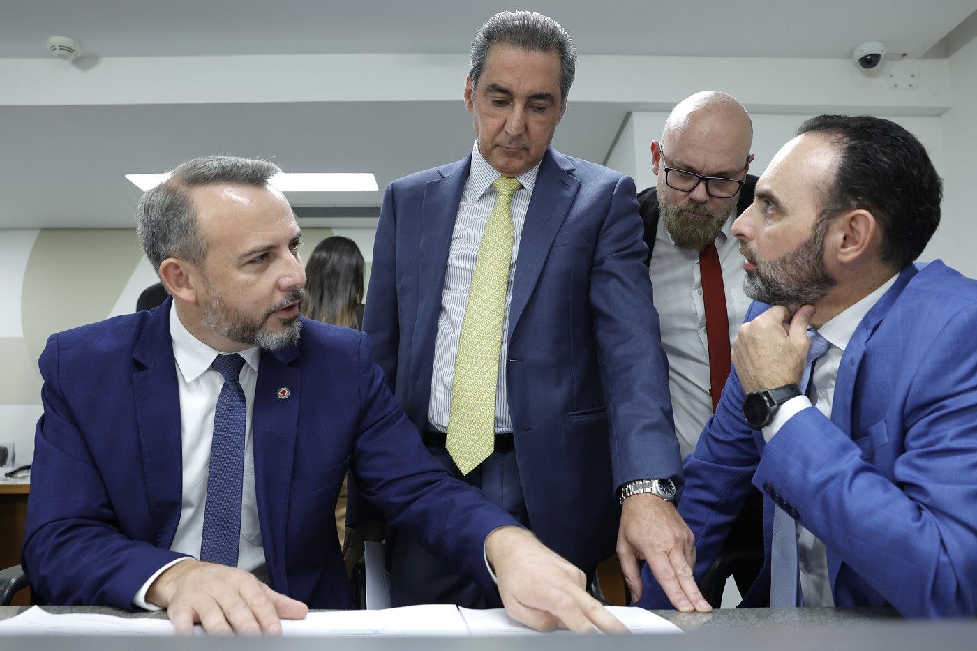 A reunião da Comissão de Administração Pública desta terça (1º de julho) chegou a ficar suspensa por mais de duas horas para a construção de um acordo entre o governo Zema e a oposição