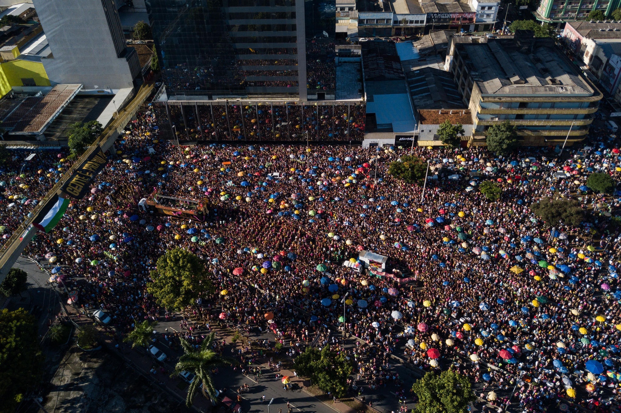 Bloco pretende arrastar 100 mil pessoas neste sábado