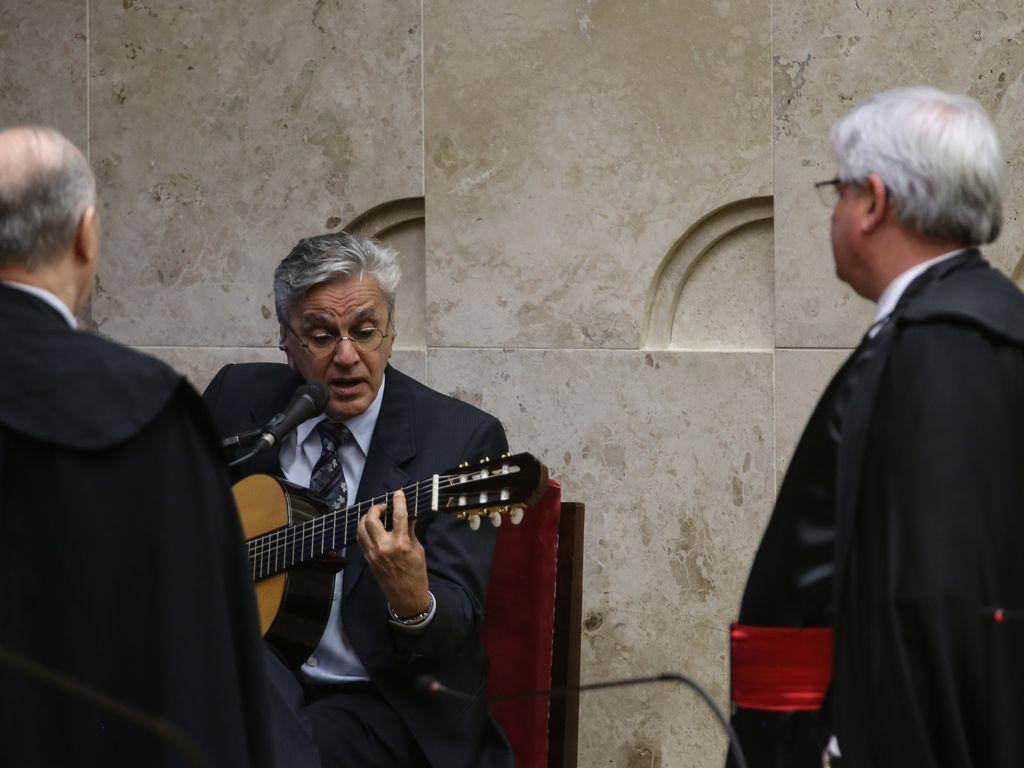 Caetano Veloso toca em solenidade no Supremo Tribunal Federal