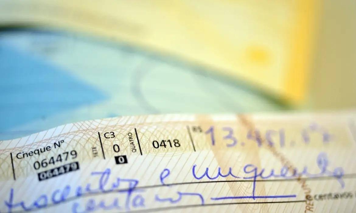 Febraban credita a diminuição no número de cheques devido ao avanço de meios de pagamento digitais