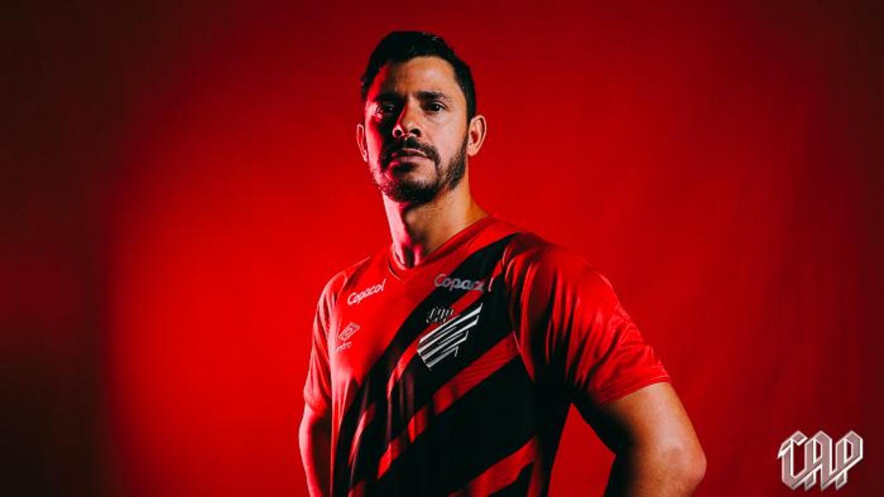Giuliano foi revelado no Paraná Clube, rival do Furacão