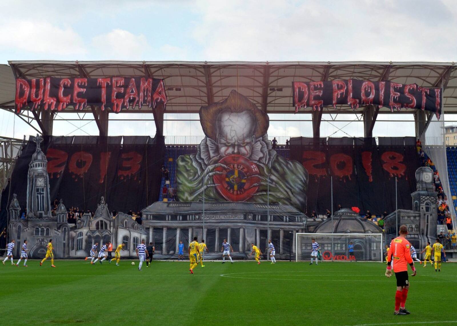 Com ajuda do palhaço Pennywise, Petrolul Ploiesti venceu por 2 a 0 o Politehnica Timisoara