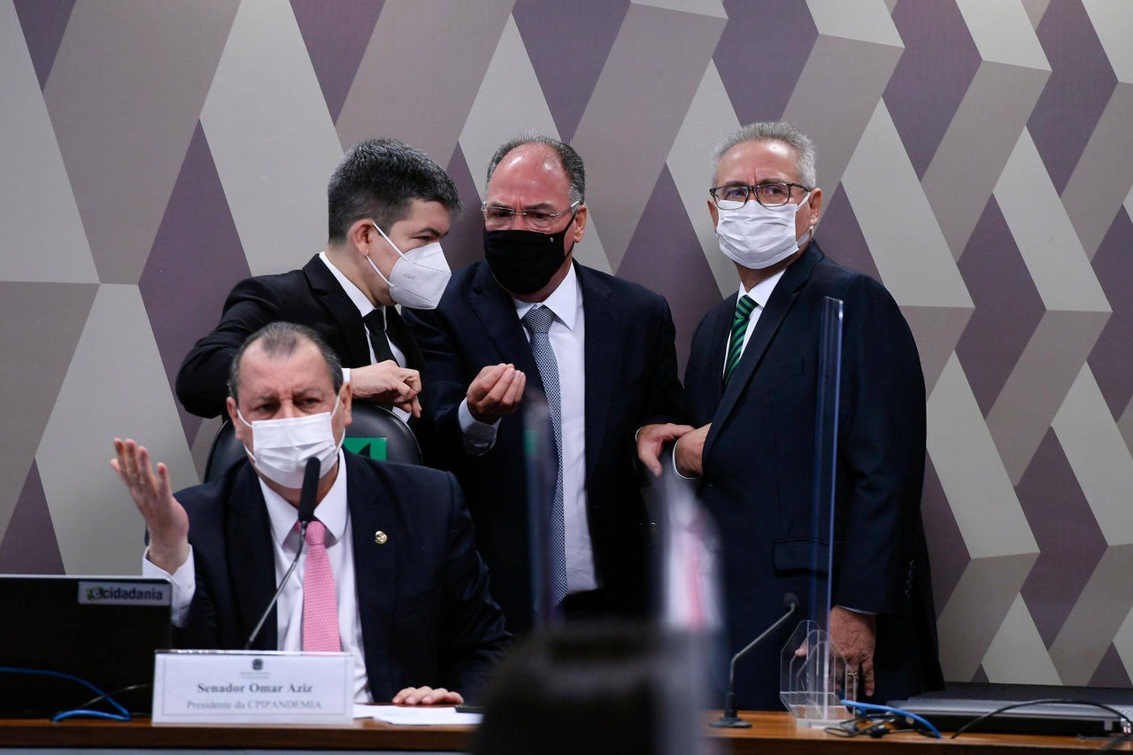 CPI da Covid ouve servidora do Ministério da Saúde que autorizou a compra da vacina Covaxin