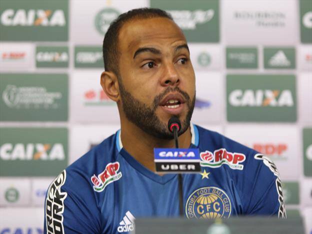 São Bento anuncia contratação do atacante Alecsandro para o Paulistão