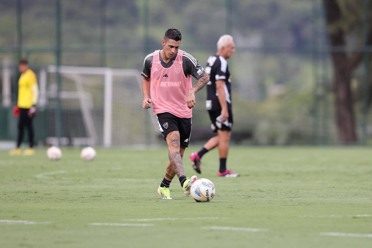 Atacante Pavón chegou ao Galo em 2022 e está negociando saída para o Grêmio