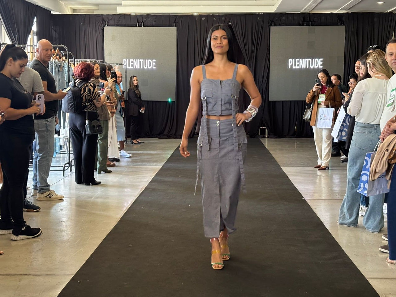 Desfile na Semana da Moda 2025 em Divinópolis