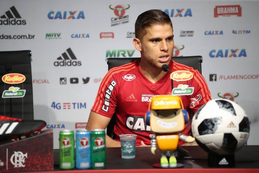 Volante colombiano negou que exista algum atrito entre ele e o lateral-direito Rodinei