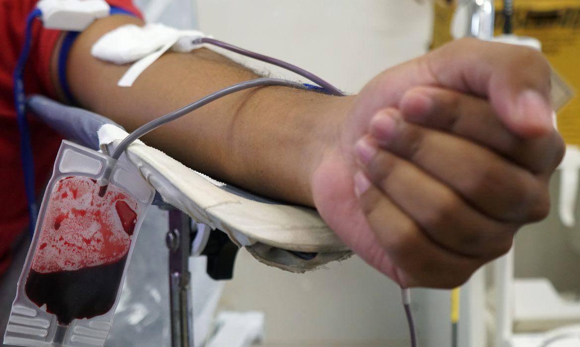 A doação de sangue é um ato seguro, rápido e pode salvar até quatro vidas com apenas uma bolsa