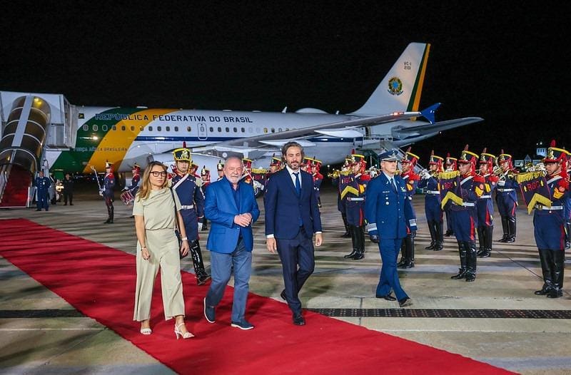 Presidente da República, Luiz Inácio Lula da Silva, durante chegada à Argentina
