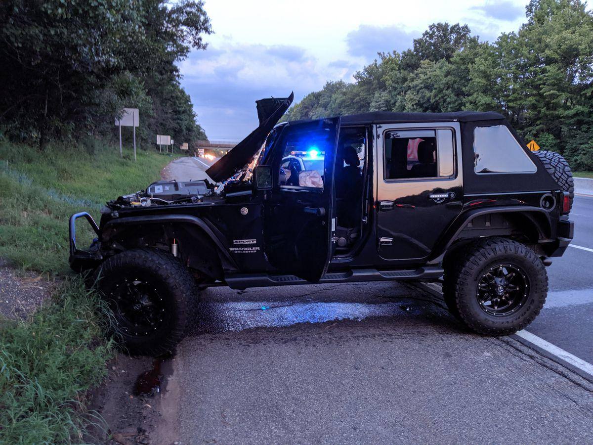 Jeep ficou completamente destruído após o acidente