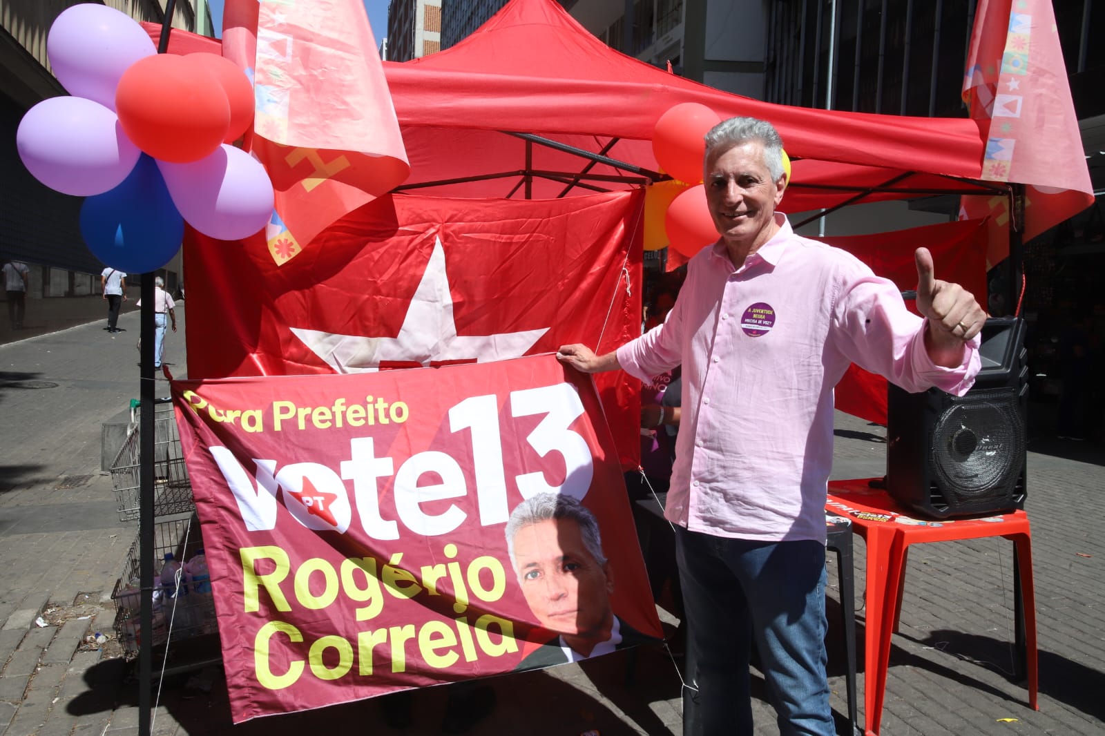 Candidato do PT na disputa pela PBH, Rogério Correia começou sua campanha de rua na região central da capital mineira
