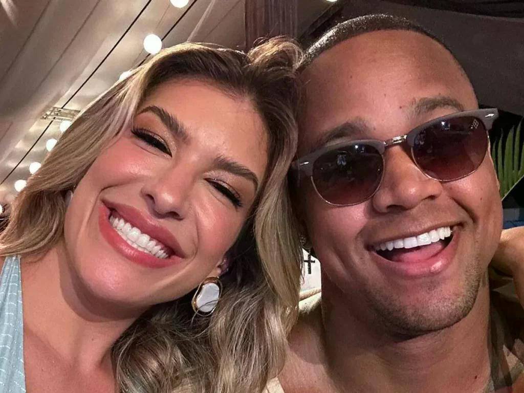 Lore Improta curte dia de praia com Léo Santana e a filha: “Férias”
