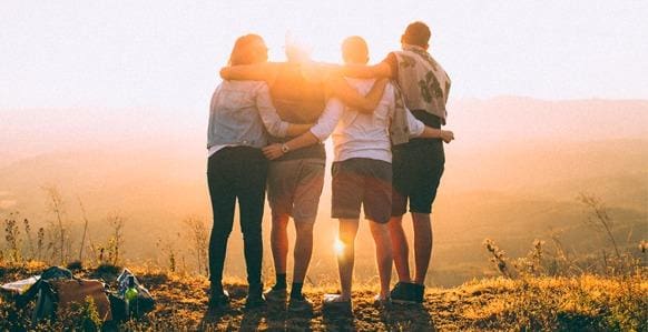 Tão presente e, ao mesmo tempo, tão paradoxal, não é à toa que a saudade frequente a poesia