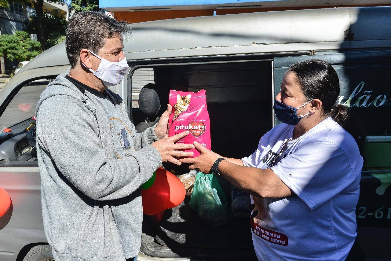 Mesmo desempregada, a protetora de animais Andreza Fabrícia fez doação para a campanha do amigo Will Santos