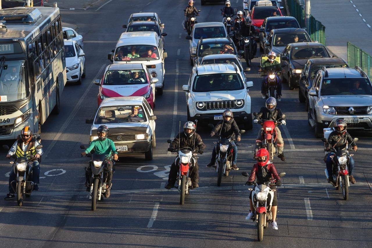 Proporção de motocicletas por habitantes em BH já é maior que na capital paulista
