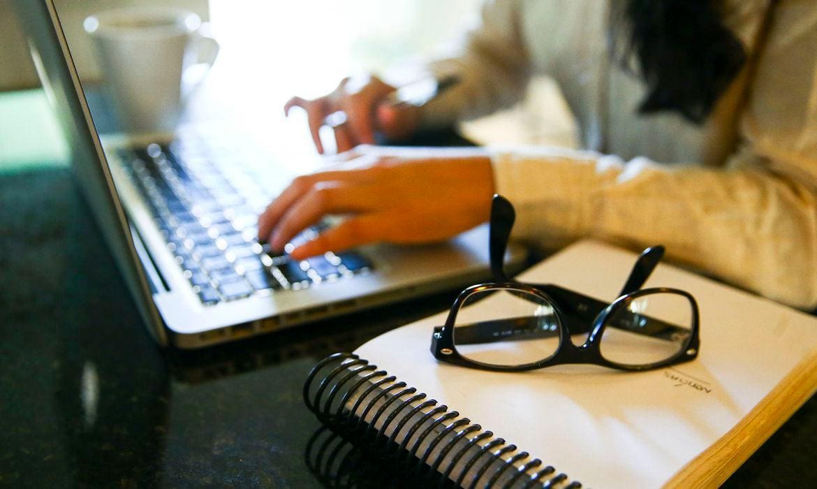Empresa oferece oportunidades para trabalhar de casa