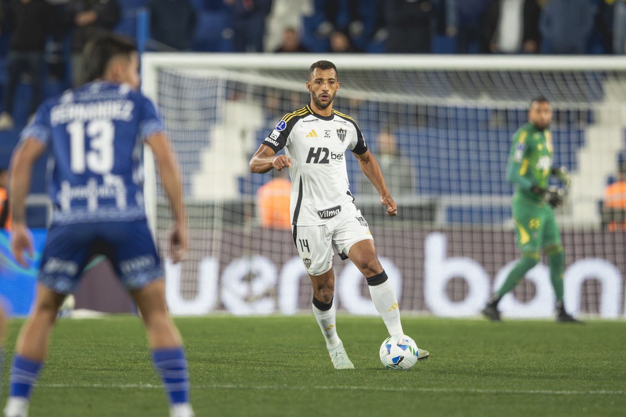 Vitor Hugo em ação contra o Godoy Cruz