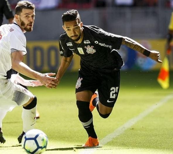 Clayson vira dúvida no Corinthians para o duelo contra a Chapecoense, pelas quartas de final da Copa do Brasil