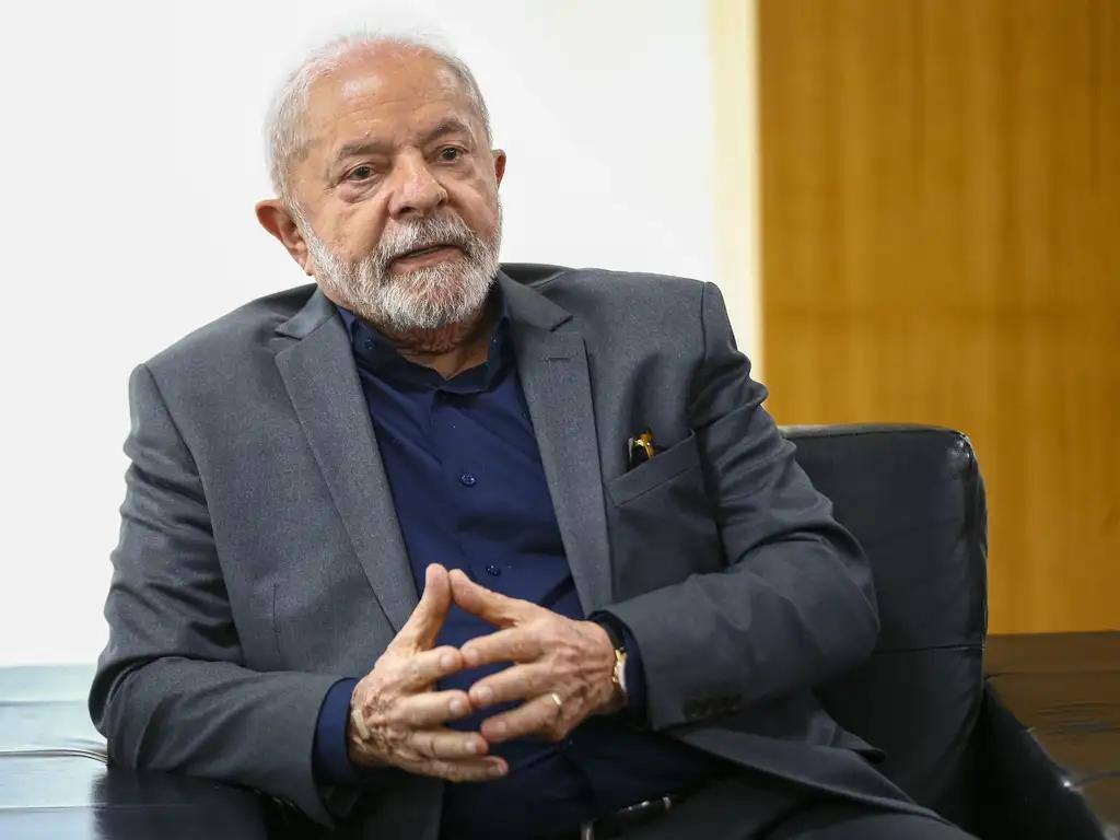 Lula (PT) escreveu que o 'restabelecimento de políticas públicas são objetivos do seu governo'
