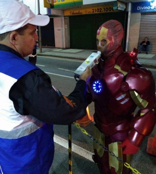 Homem de Ferro soprou o aparelho que acusou a não ingestão de álcool