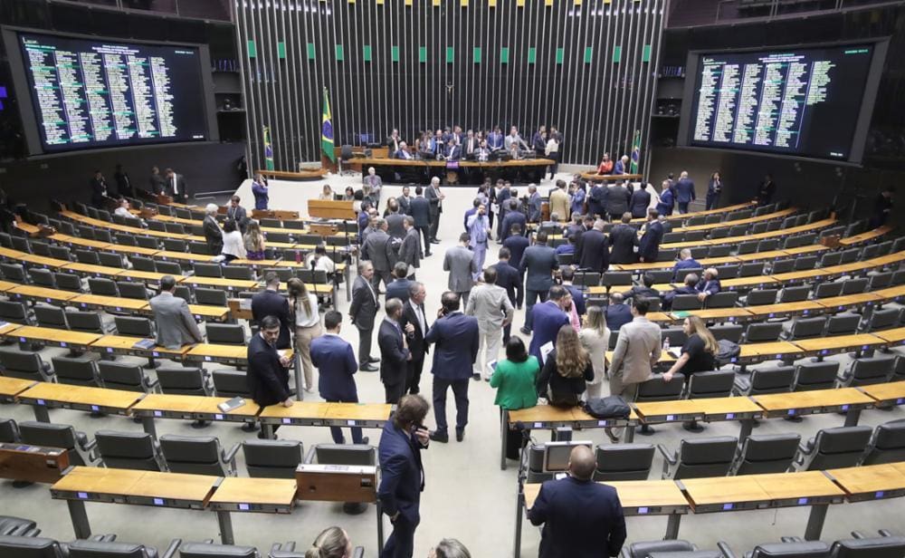 Plenário da Câmara: Deputados e senadores têm prevista para esta quarta-feira (24) a primeira sessão conjunta do ano para a análise de vetos presidenciais