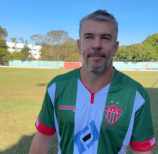 Leandro Donizete reestreou aos 42 anos em time de futebol amador de Esmeraldas