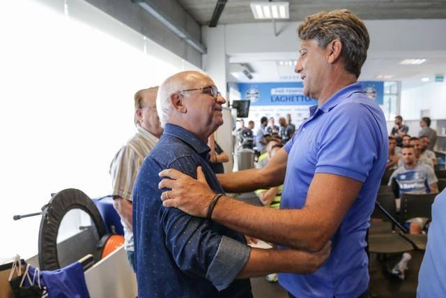 Técnico e presidente selaram o novo contrato após uma reunião no CT do Grêmio, na tarde desta quinta-feira (29)