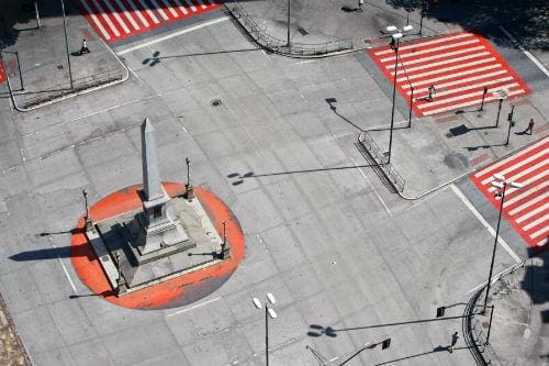 Praça Sete, normalmente um dos pontos mais movimentados da cidade, ficou vazia