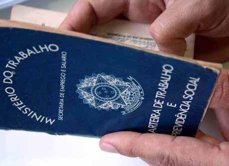 IBGE: Brasil fechou mais 70 mil empresas e demitiu quase 2 milhões
