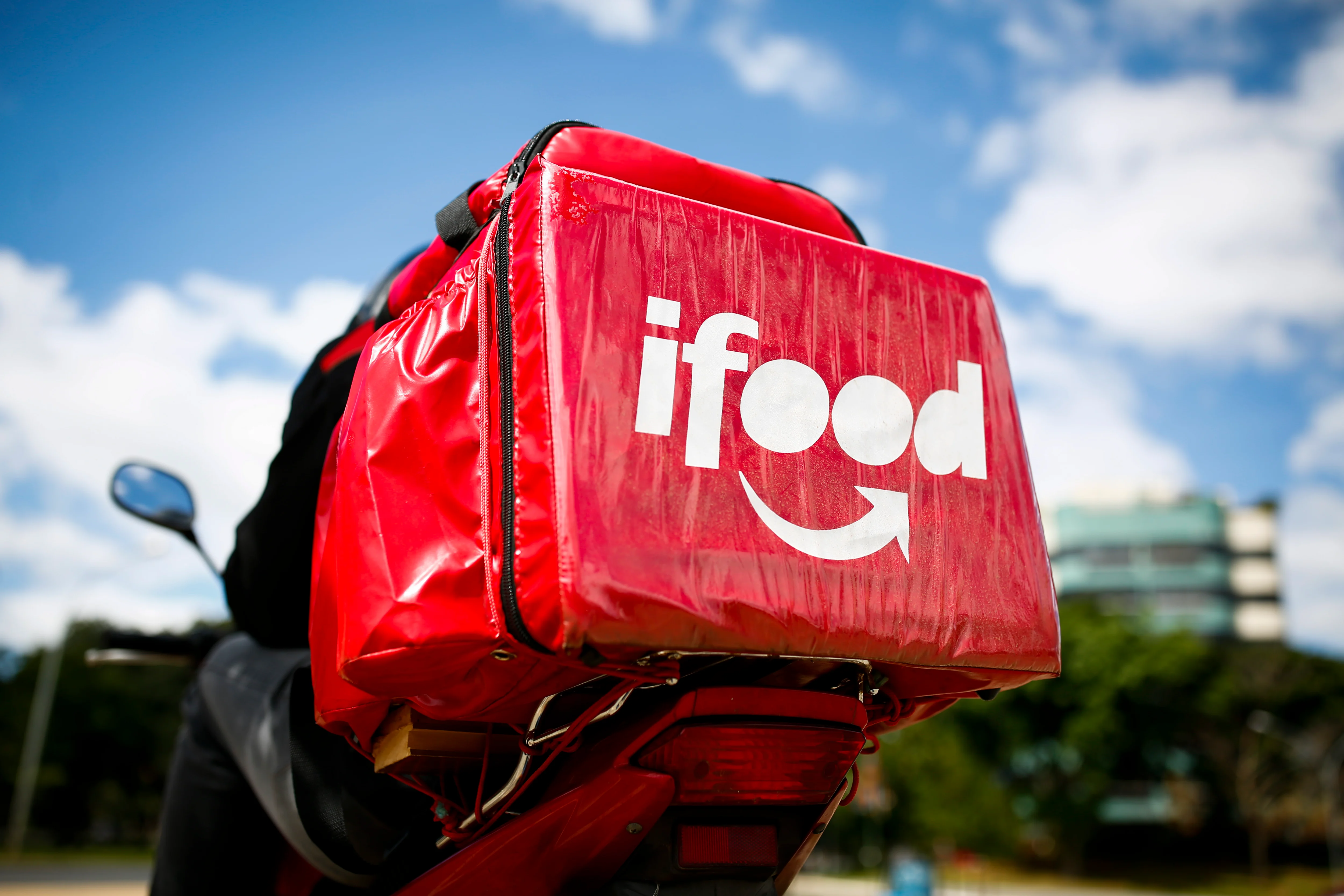Justiça manda Uber e iFood revelarem dados sigilosos de quem está devendo