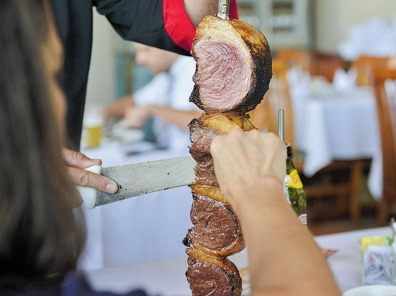 Rodízio de carne é opção para o Dia dos Pais, mas maioria declara que comemorará em casa