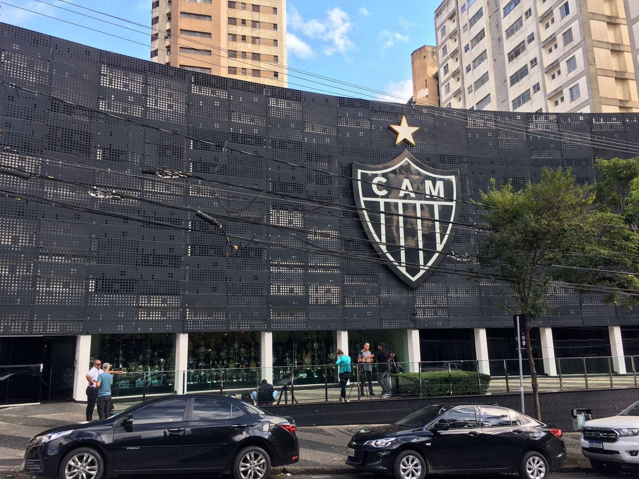 Torcida organiza protesto nesta quarta-feira (10) em frente a sede do Atlético, em Lourdes (BH)