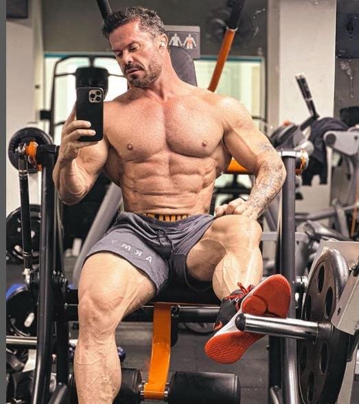 Alvo de operação da PF contra o tráfico de drogas e desvio de toneladas de produto químico usado na produção de crack e cocaína, Renato Cariani é um dos influenciadores fitness brasileiros com mais seguidores