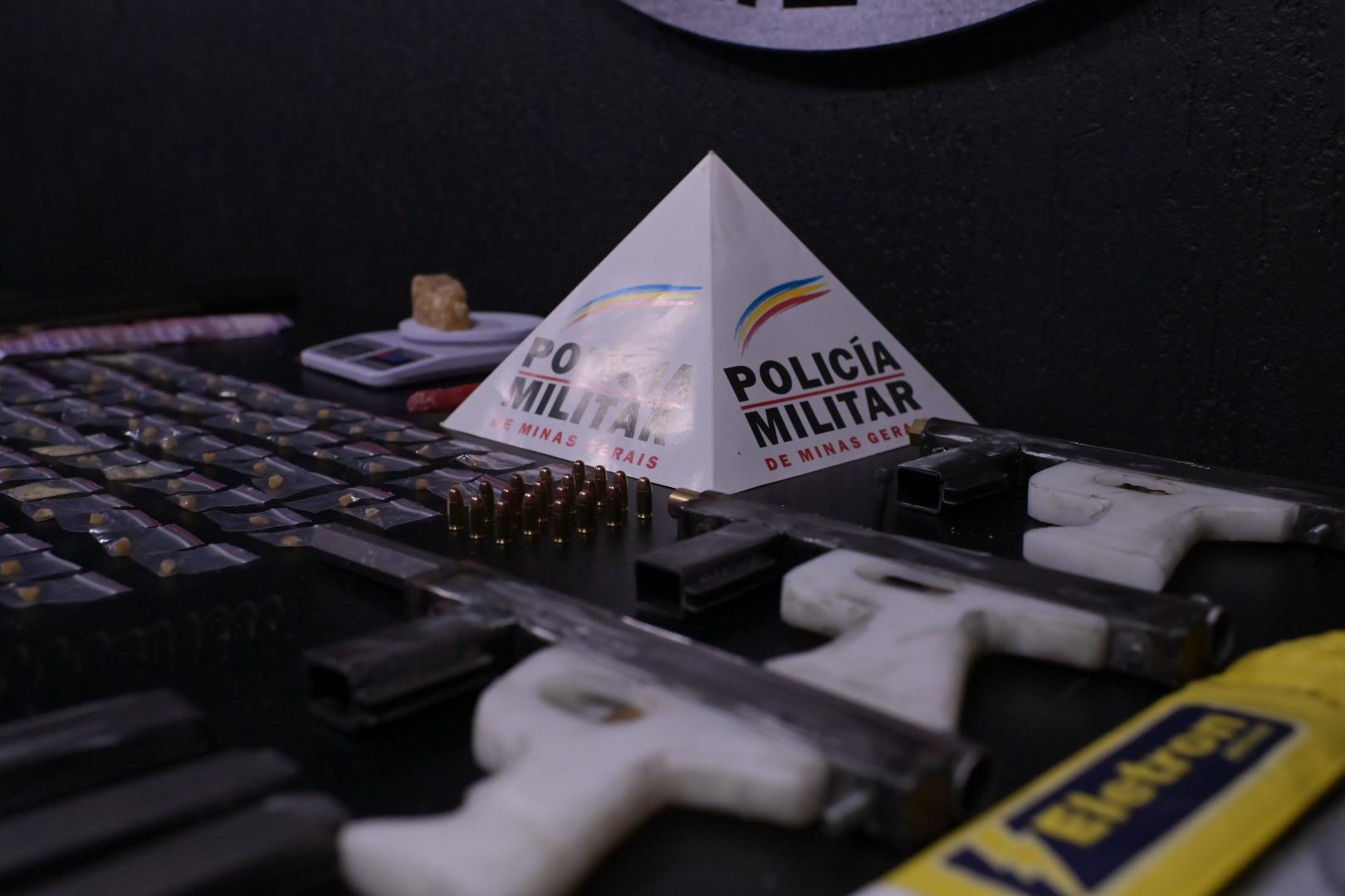 Ação conjunta do Tático Móvel do 22º e do 13º Batalhões da Polícia Militar resultou na apreensão de um adolescente e na descoberta de uma fábrica artesanal de submetralhadoras