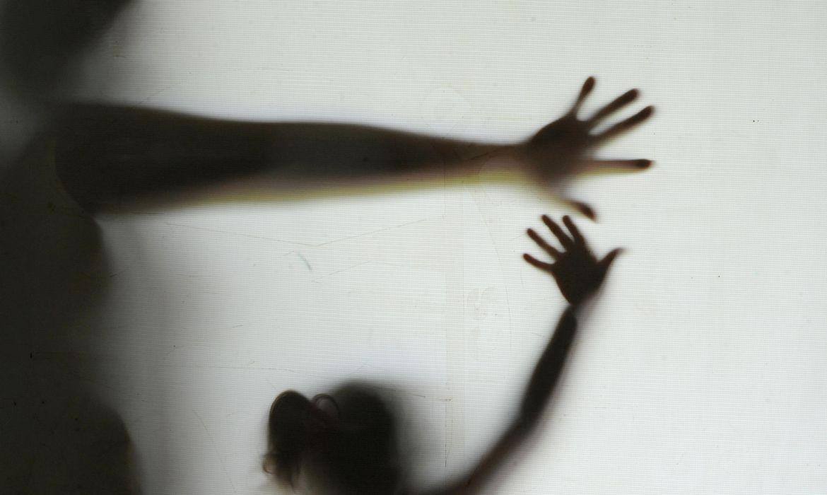 Medida cria cadastro que disponibiliza dados de criminosos condenados por crimes sexuais (Imagem ilustrativa)