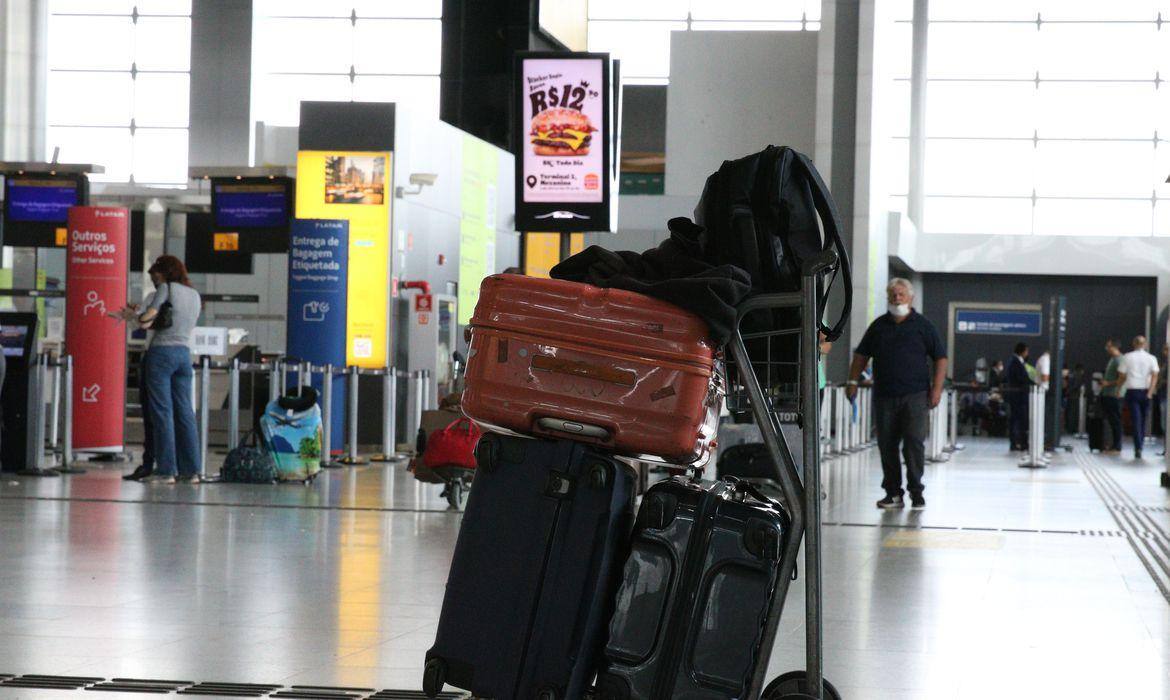 discussão sobre a gratuidade de bagagem em voos - malas - aeroporto