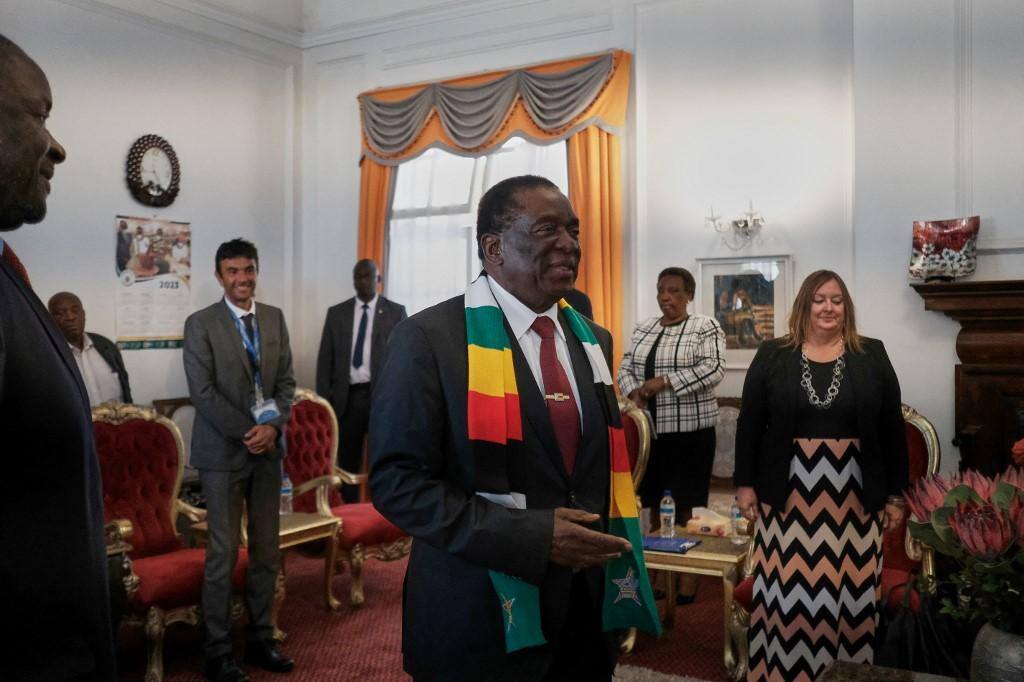 O presidente do Zimbabwe, Emmerson Mnangagwa, reeleito para seu segundo mandato