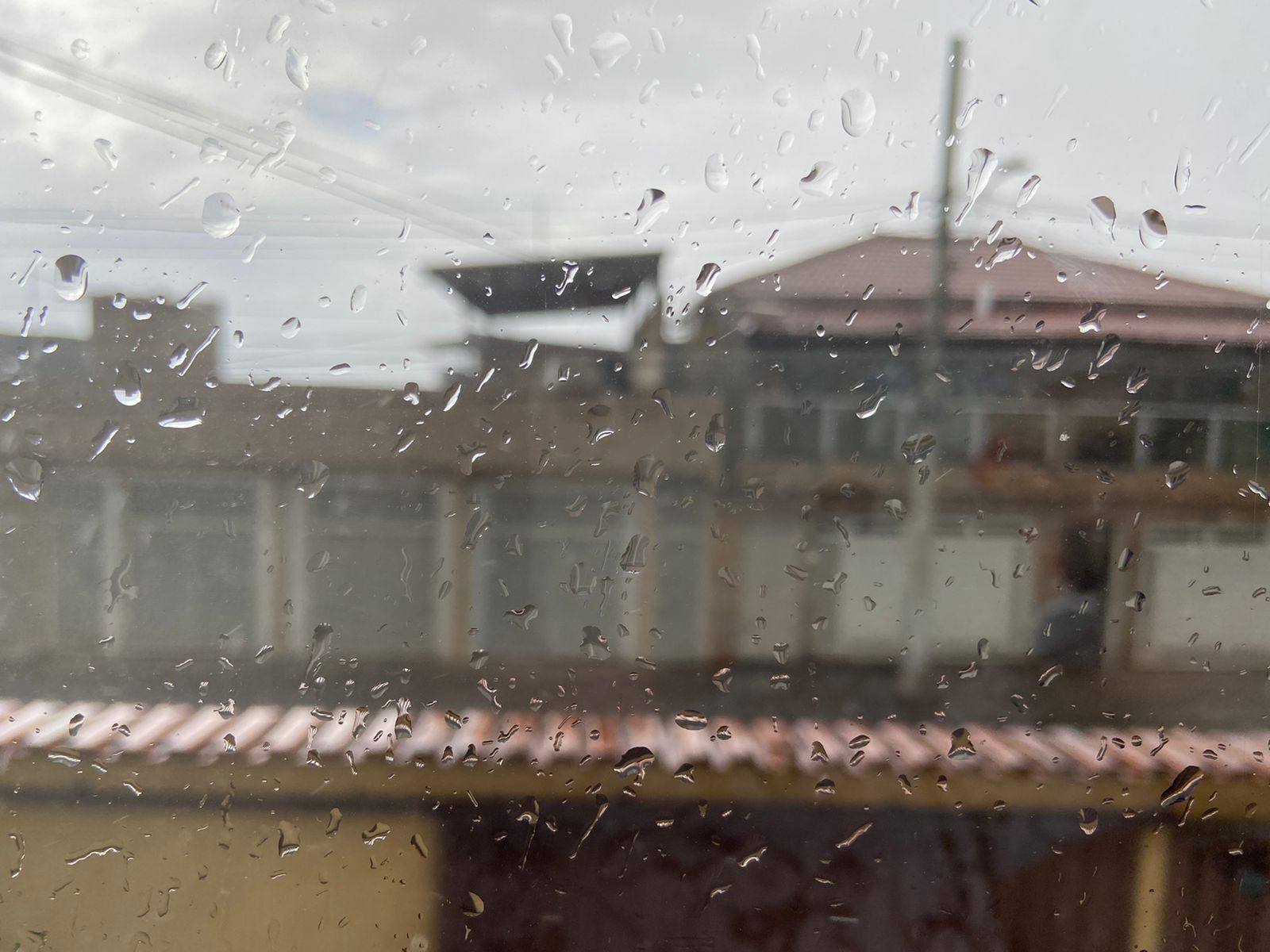 Região do barreiro é uma das atingidas por chuva forte.